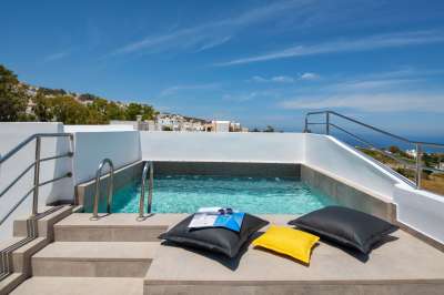 Summer Time Villa Rooms & Apartments in Fira Santorini - Sea View & Outdoor Jacuzzi