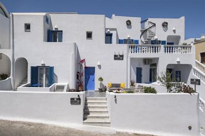 Summer Time Villa Rooms & Apartments in Fira Santorini - Exterior View